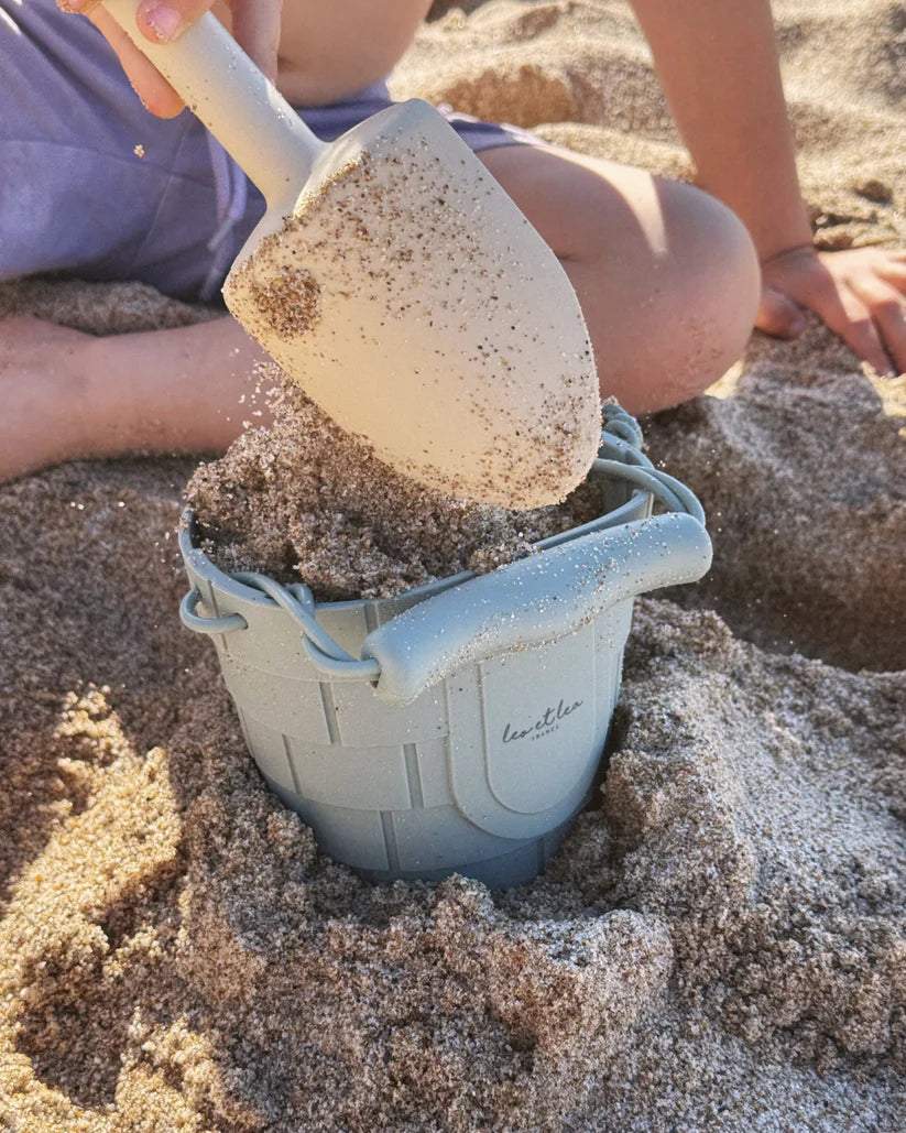 Jouet de sable et plage - Set avec seau et pelle - LEO ET LEA
